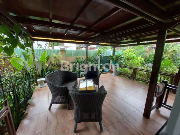 image RUMAH MEWAH TERAWAT SIDOSERMO PDK DIJUAL  (3)