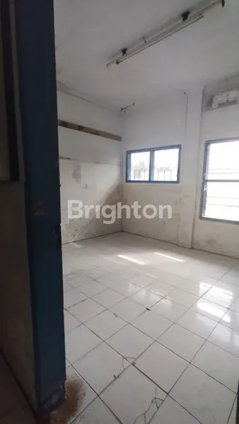 image GUDANG LOKASI STRATEGIS DI TEGAL BESAR JEMBER (6)