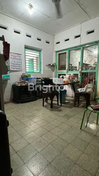 image RUMAH 1 LANTAI LOKASI SANGAT STRATEGIS PUSAT KERAMAIAN KOTA KEDIRI (4)