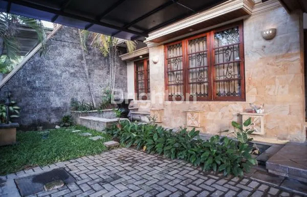 RUMAH LINGKUNGAN ELITE SURABAYA SELATAN