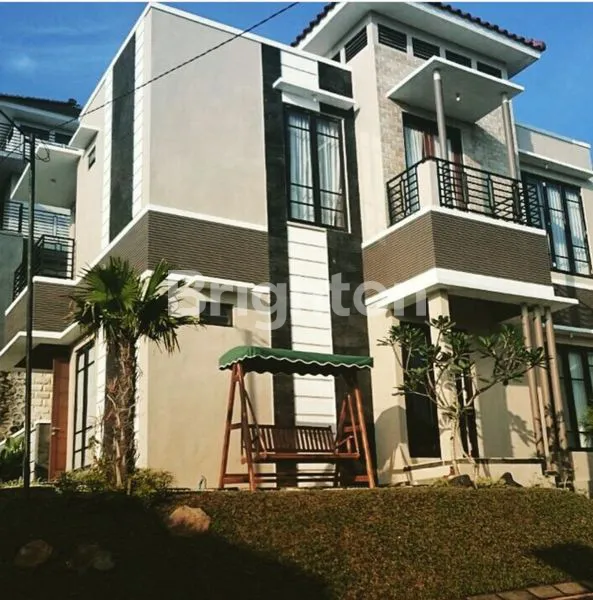 image BEST DEAL VILLA MEWAH 2 LANTAI FULL FURNISH PRIVAT POOL DI BATU (1)