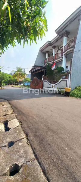 image RUMAH MEWAH KLASIK MODERN DEKAT DENGAN BERBAGAI FASILITAS UMUM KOTA DEPOK (2)