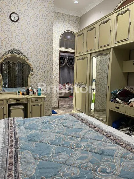 image RUMAH MEWAH KLASIK MODERN DEKAT DENGAN BERBAGAI FASILITAS UMUM KOTA DEPOK (8)