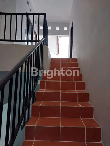 image RUMAH 2 LANTAI SIAP HUNI  (7)