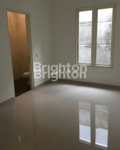 image RUMAH GRESS MINIMALIS DI GAYUNGSARI (5)