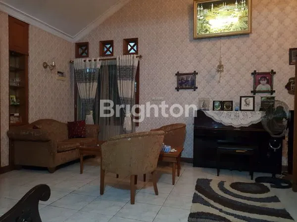 image RUMAH CANTIK DI HOOK SEMI FURNISH DEKAT GRAND WISATA DUKUH ZAMRUD MUSTIKA JAYA KOTA BEKASI (4)