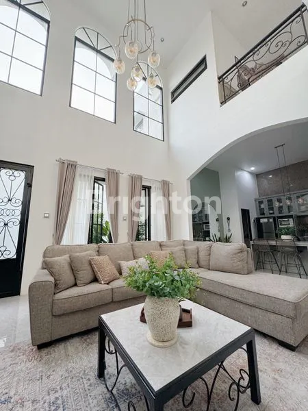 RUMAH VILLA YANG ESTETIK DI KOTA MALANG