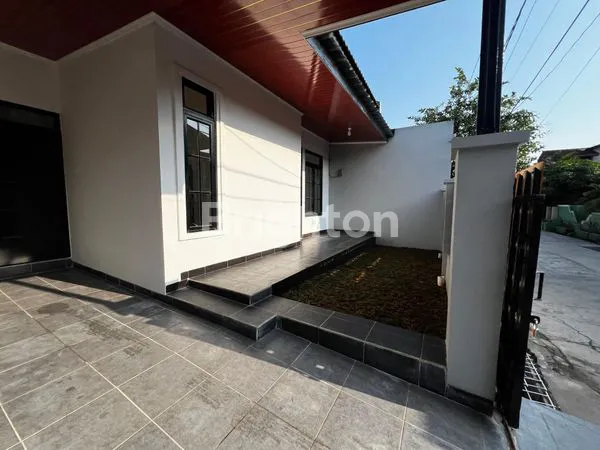 image RUMAH STRATEGIS DI KALIMALANG BEKASI (2)