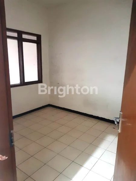 image RUKO 2,5 LANTAI POROS JL SOEKARNO HATTA MALANG (2)