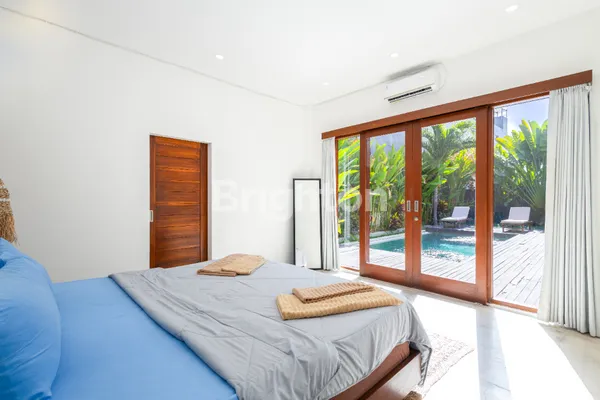 image ENCLOSED STYLISH 2 BR 2.5 BTH IN THE HEART OF CANGGU (8)