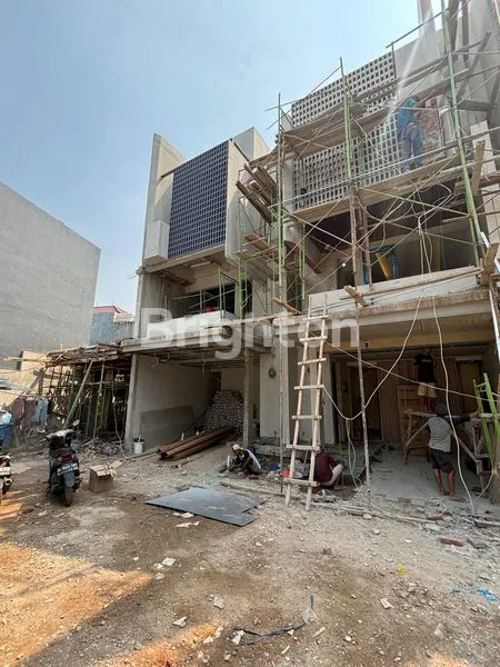 image RUMAH TAMAN PERMATA BUANA SOLITE PREMIUM CLUSTER TOWNHOUSE LEBAR 60M2 BRAND NEW JAKARTA BARAT (1)