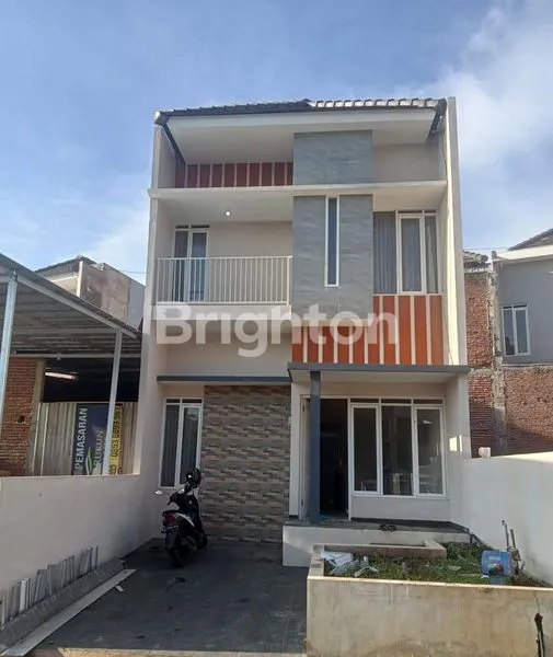 image RUMAH FULL FURNISHED DEKAT ALUN ALUN BATU KOTA MALANG (1)