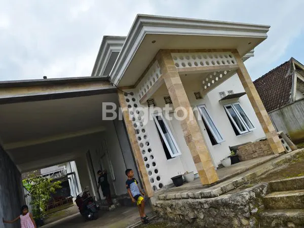 BANGUNAN GRESS DEKAT KOTA