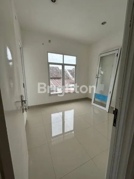 image RUKO SIAP HUNI KAWASAN CLUSTER ARYANA KARAWACI TANGERANG (4)