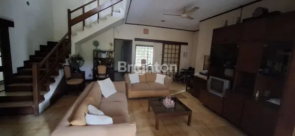 image RUMAH DI BINTARO JAYA SEKTOR 1 DENGAN HALAMAN BELAKANG YANG SANGAT LUAS, SISTEM ALIRAN UDARA & VENTILASI YANG SANGAT BAGUS DAERAH JAKARTA SELATAN (2)