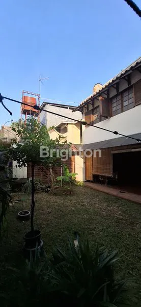 image RUMAH DI BINTARO JAYA SEKTOR 1 DENGAN HALAMAN BELAKANG YANG SANGAT LUAS, SISTEM ALIRAN UDARA & VENTILASI YANG SANGAT BAGUS DAERAH JAKARTA SELATAN (4)