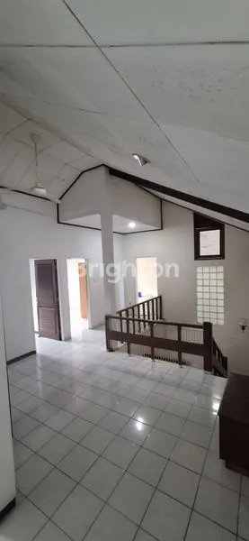 image RUMAH DI BINTARO JAYA SEKTOR 1 DENGAN HALAMAN BELAKANG YANG SANGAT LUAS, SISTEM ALIRAN UDARA & VENTILASI YANG SANGAT BAGUS DAERAH JAKARTA SELATAN (7)