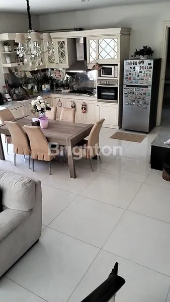 image 4M AN RUMAH 2 LANTAI SIMPANG DARMO PERMAI SELATAN DEKAT PAKUWON MALL SURABAYA BARAT (2)