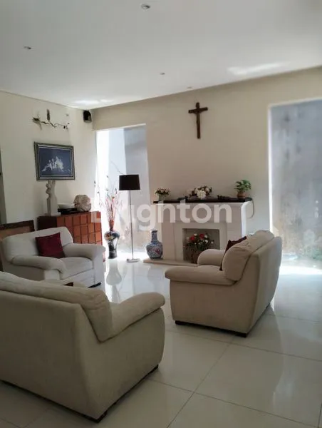 image 4M AN RUMAH 2 LANTAI SIMPANG DARMO PERMAI SELATAN DEKAT PAKUWON MALL SURABAYA BARAT (5)