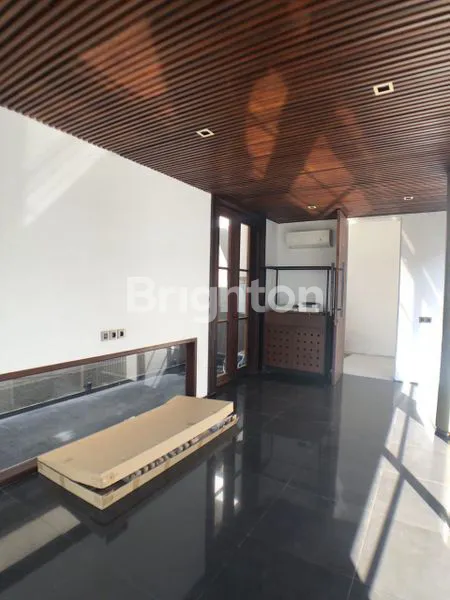 image DIJUAL RUMAH HUNIAN SERASA DI VILLA BALI RUMAH BARU GRESS PAKUWON CITY SURABAYA (5)