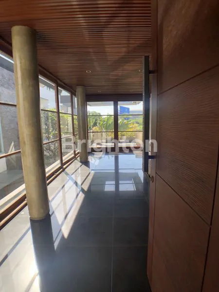 image DIJUAL RUMAH HUNIAN SERASA DI VILLA BALI RUMAH BARU GRESS PAKUWON CITY SURABAYA (3)