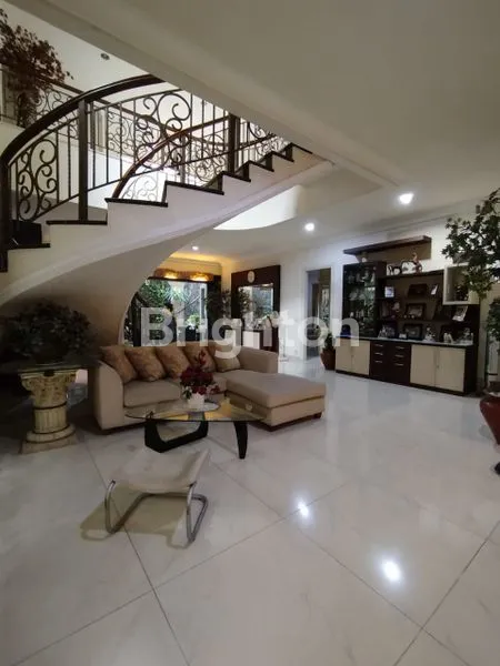 image RUMAH 2 LANTAI SIAP HUNI SEMI FURNISH REGENCY 21,DEKAT ARAYA SURABAYA TIMUR (1)