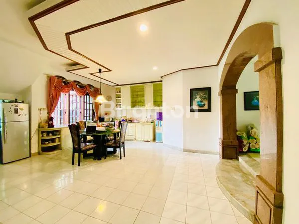 image RUMAH HOOK TERAWAT MANYAR (3)