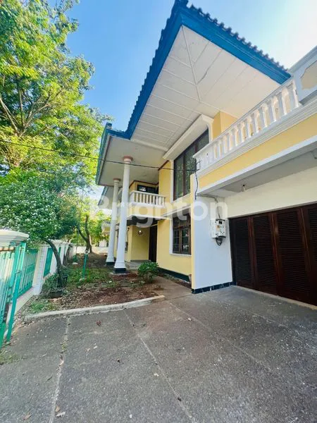 FOR RENT! RUMAH BESAR KAWASAN PANCORAN, JAKARTA SELATAN. LOKASI STRATEGIS, DEKAT KE MANA-MANA