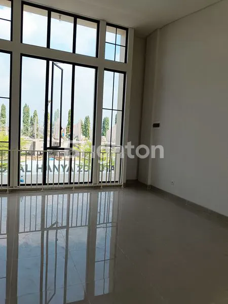 image RUKO LONDON PARK AVENUE WBM (2)