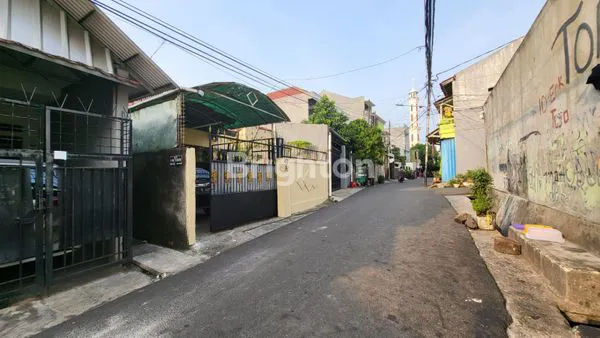 image RUMAH TINGGAL DUA LANTAI DI DAERAH KEBON JERUK (1)