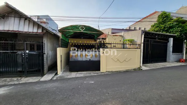 image RUMAH TINGGAL DUA LANTAI DI DAERAH KEBON JERUK (2)