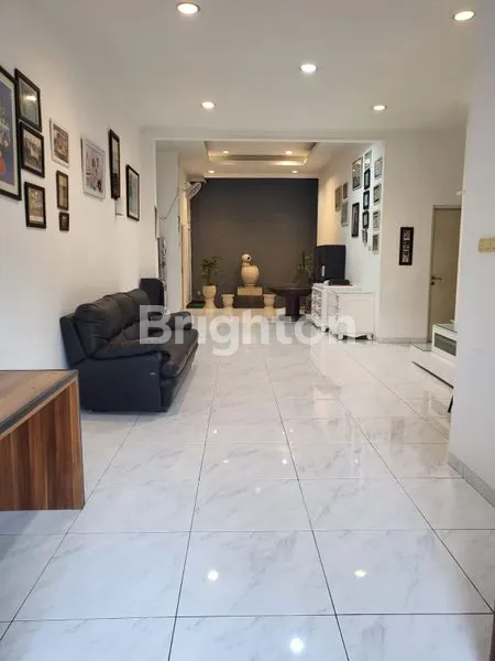image RUMAH SIAP HUNI LOKASI SANGAT STRATEGIS DAN KOMERSIAL (3)