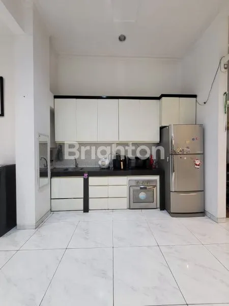 image RUMAH SIAP HUNI LOKASI SANGAT STRATEGIS DAN KOMERSIAL (4)