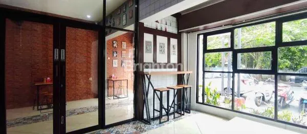 image RESTO POROS JALAN UTAMA TENGAH KOTA BLITAR (2)