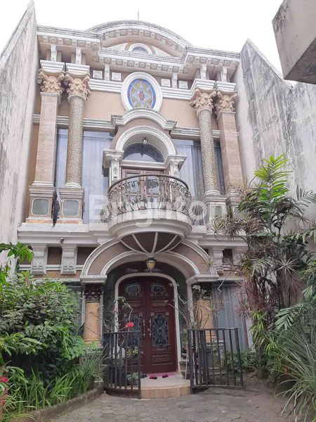 RUMAH MEWAH DAN KANTOR TOKO NEGO DAERAH GALUNGGUNG MALANG