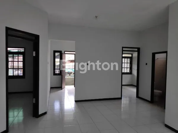 image DISEWAKAN RUMAH PARKIR LUAS DI BUKIT DIENG (3)