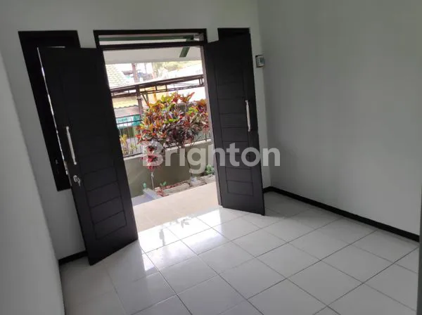 image DISEWAKAN RUMAH PARKIR LUAS DI BUKIT DIENG (5)