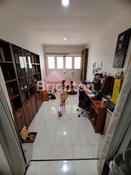 image RUMAH TERAWAT CLUSTER CRYSTAL GADING SERPONG (2)