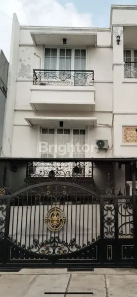 RUMAH MEWAH DI KAV DKI MERUYA UTARA