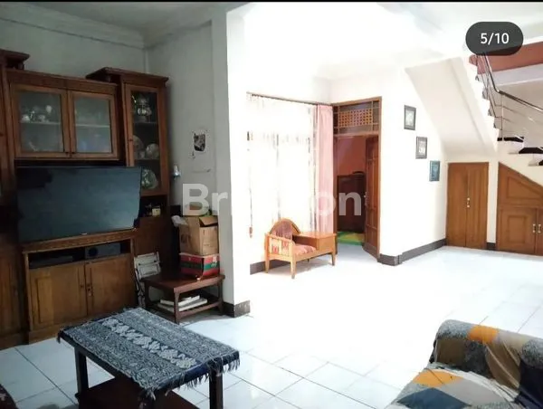 image RUMAH CANTIK TERAWAT SIAP DIHUNI DAERAH SARIJADI (4)