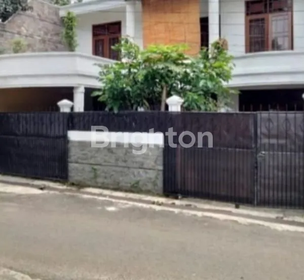 image RUMAH CANTIK TERAWAT SIAP DIHUNI DAERAH SARIJADI (5)