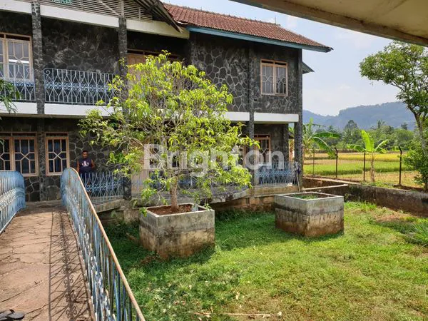 image DIJUAL VILLA 2 LANTAI HANYA HITUNG TANAH DI JALAN RAYA WADO SUMEDANG. COCOK UTK TEMPAT USAHA (2)