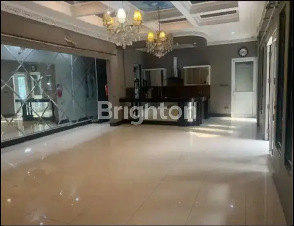 image RUMAH MEWAH BESAR STRATEGIS KEBUN JERUK (6)