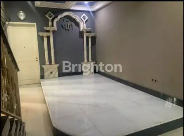 image RUMAH MEWAH BESAR STRATEGIS KEBUN JERUK (5)