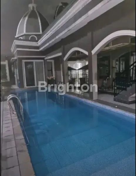 image RUMAH MEWAH BESAR STRATEGIS KEBUN JERUK (4)