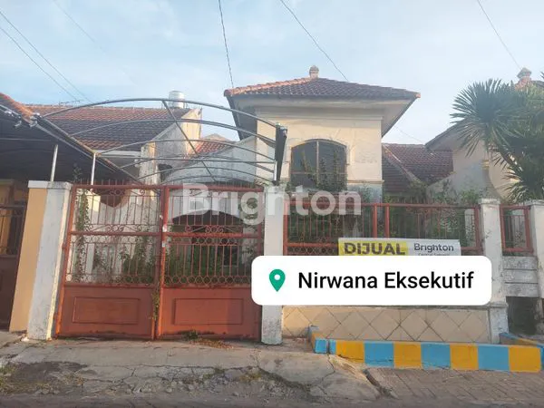 image RUMAH NIRWANA EKSEKUTIF BUTUH RENOV LOKASI DEPAN, DEKAT CLUBHOUSE, MERR, RUNGKUT, PURIMAS, AKSES TOL, BARUK, NGINDEN (1)
