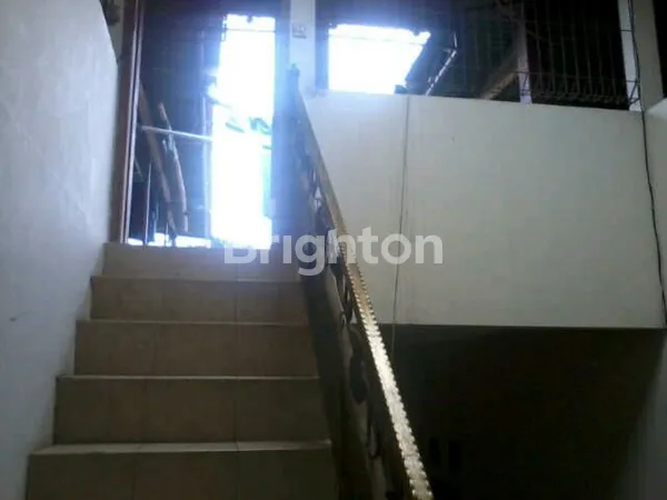 image RUMAH BEBAS BANJIR 2,5 LANTAI DI JL. PERMAI 4 NO.05 JAKASAMPURNA BEKASI BARAT (4)