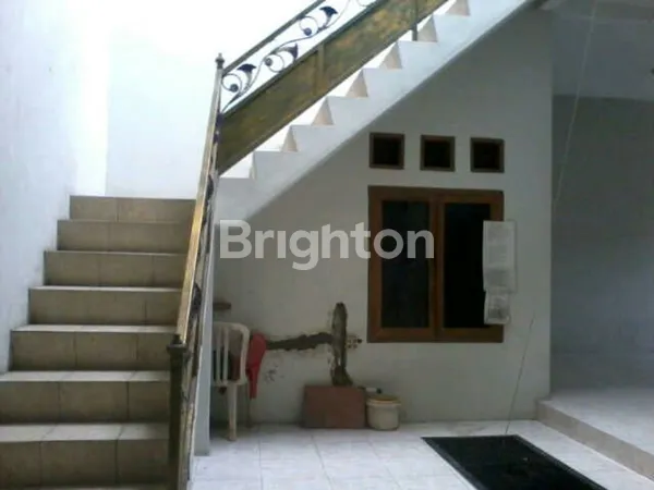image RUMAH BEBAS BANJIR 2,5 LANTAI DI JL. PERMAI 4 NO.05 JAKASAMPURNA BEKASI BARAT (5)