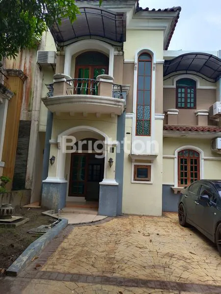 image DISEWAKAN RUMAH 2 LANTAI DI LOKASI STRATEGIS (1)