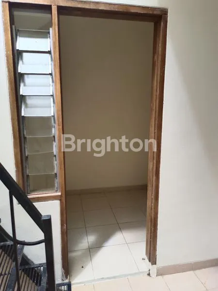 image DISEWAKAN RUMAH 2 LANTAI DI LOKASI STRATEGIS (8)